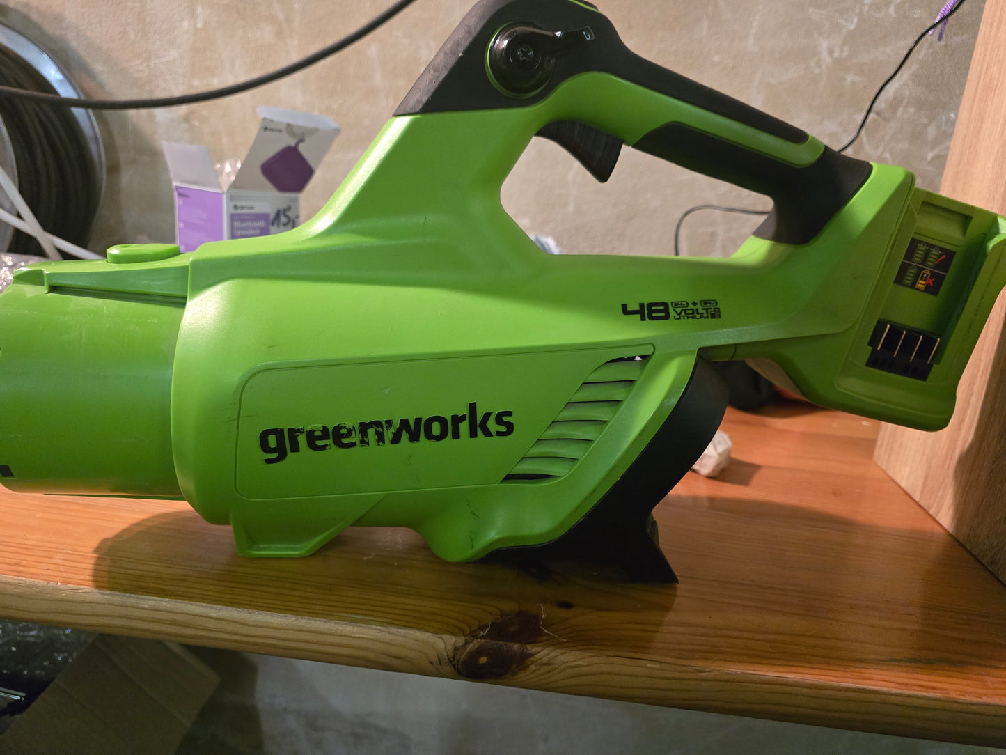 Greenworks Tools Axial Akku Laubbläser 48V(2 x 24V) Laubgebläse mit Turbo Buton (max. Windgeschwindigkeit 225 km/h) inklusive 2 2Ah Lithium Akkus und Ladegerät